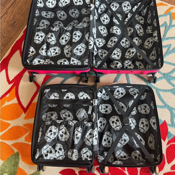 “IT IMPAKT STYLE 2025 LUGGAGE” RED SKULL”HARDSIDE ROLLER LUGGAGE - Picture 8 of 9